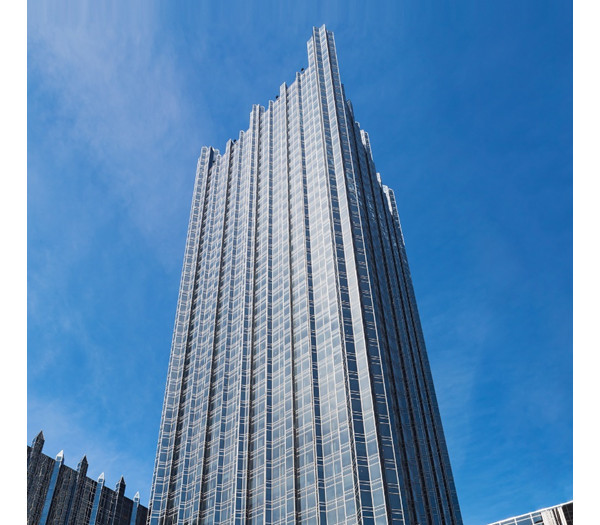 One PPG Place is glazed with 19,750 pieces of Ǳ® 550 glass. (Courtesy of Vitro Architectural Glass)