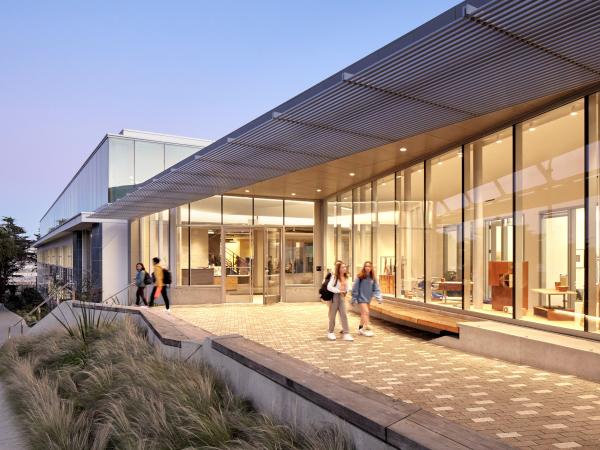 Lick-Wilmerding High School in San Francisco, California, specified Ǳ® 70 glass to introduce more transparency and daylight. In 2022, the school earned an AIA COTE® Top Ten award for sustainable design excellence. (Michael David Rose Photography)